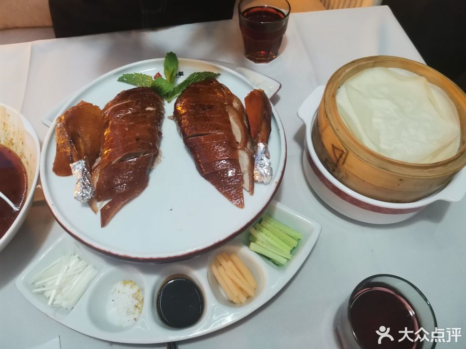 推荐菜:大鸭梨烤鸭店位于成都市成华区杉板桥路万科天荟城市广场1栋1