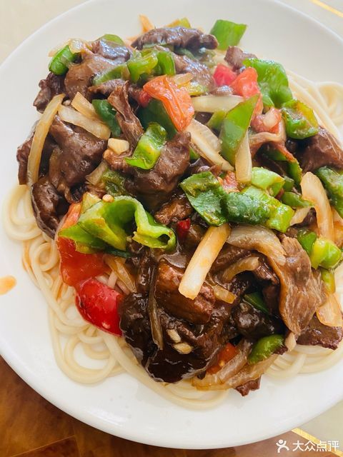 新疆蘑菇肉拌面图片图片