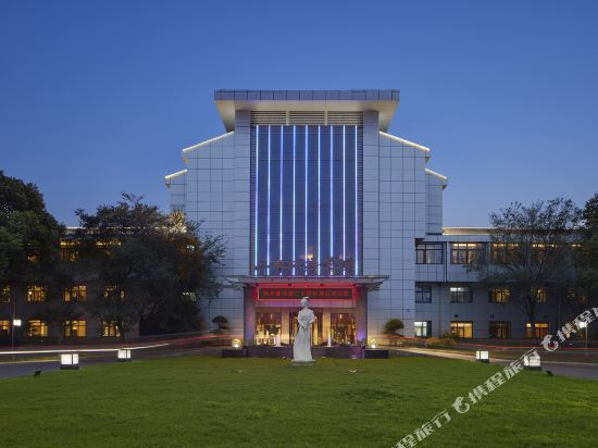怎么去,怎么走,在哪,在哪里,在哪儿):扬州市邗江区双桥街道卜桥社区