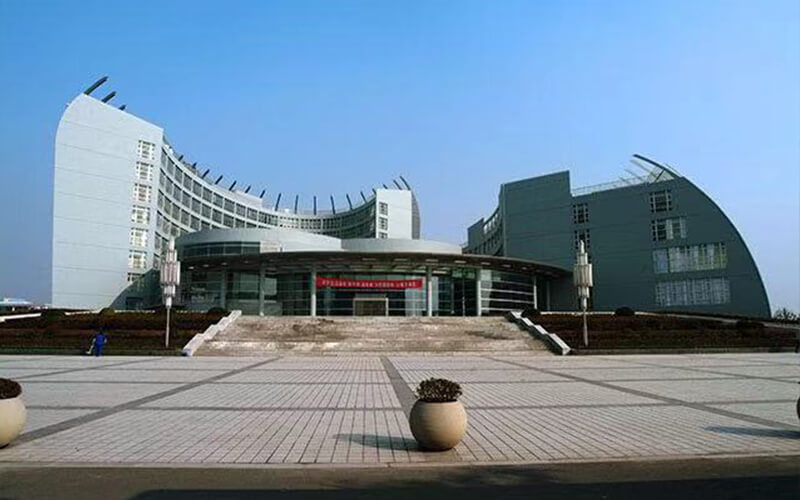 东华大学(延安路校区)