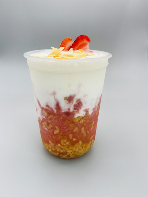 草莓酸奶紫米露图片