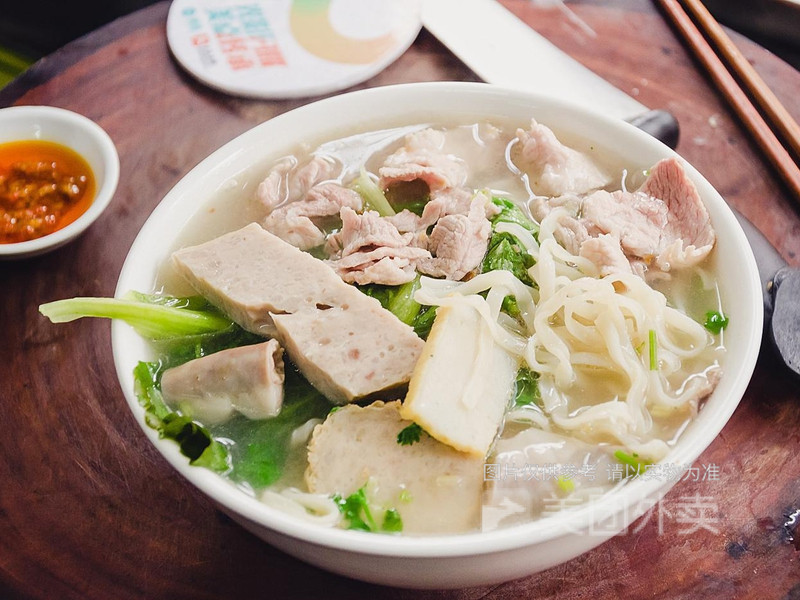 推荐菜:牛肉弟位于汕头市龙湖区龙湖村东湖街30号103铺