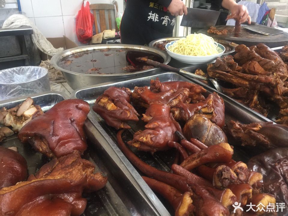 成都市 餐饮服务 餐馆 > 万春老卤(郫温路店)]