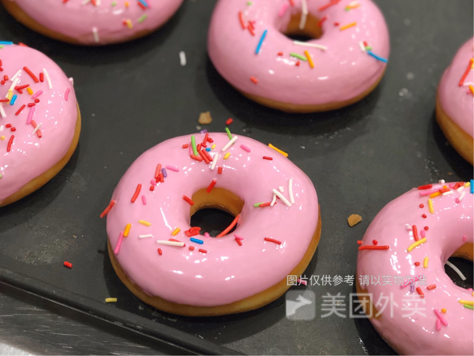 草莓巧克力甜甜圈