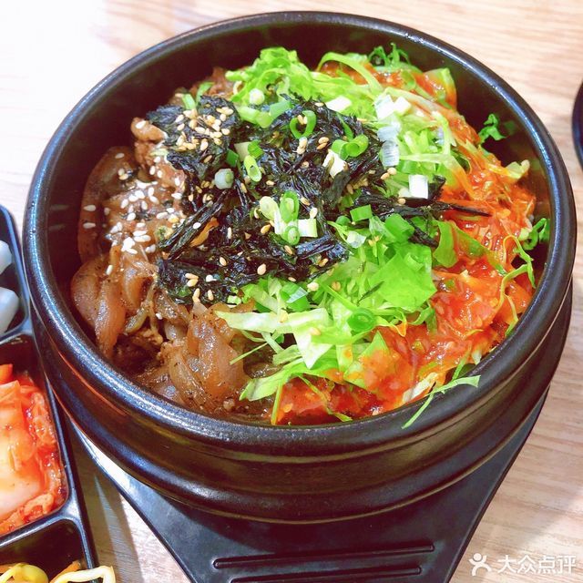 黑椒牛肉石锅拌饭图片