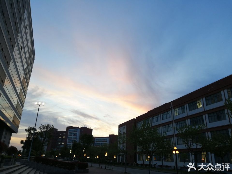 华东理工大学(徐汇校区)-图书馆图片