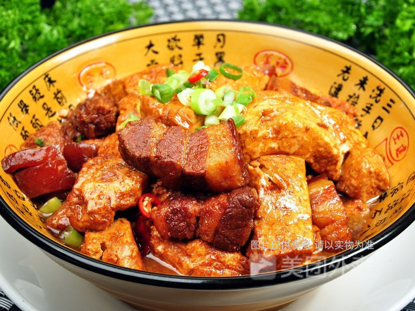 坛肉焖豆腐