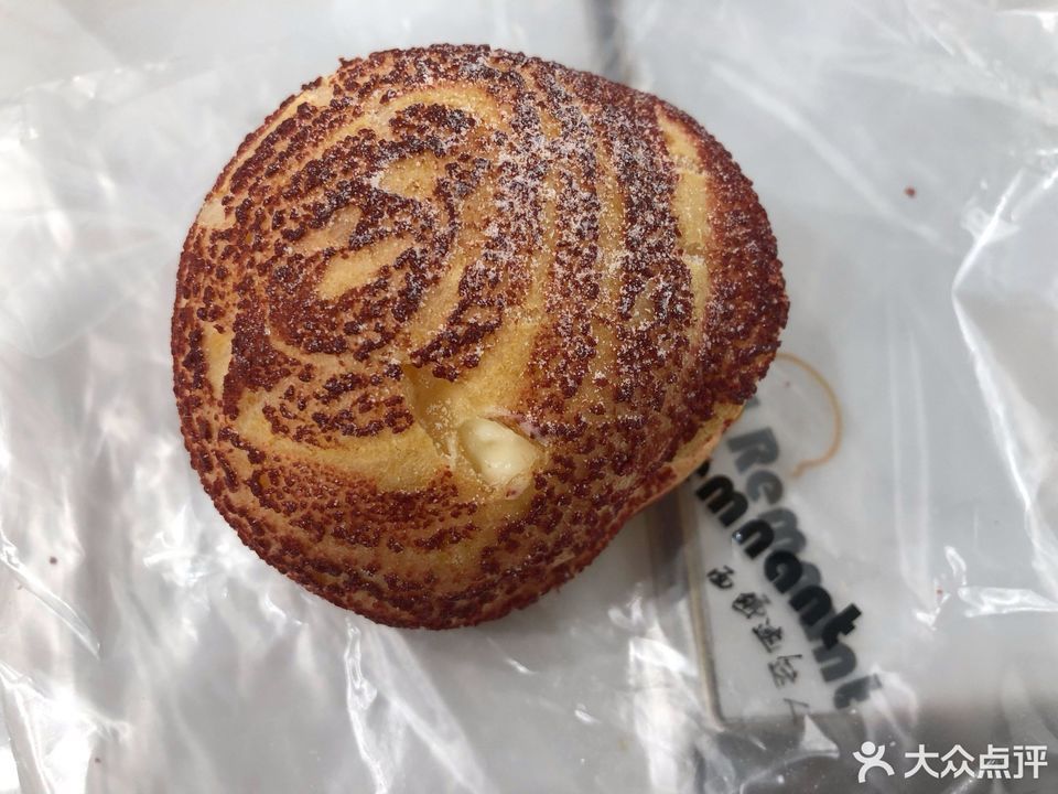 红丝绒冰淇淋泡芙图片