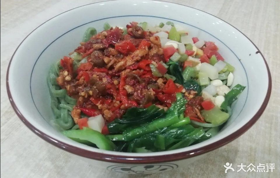 香辣剁椒肉丝面图片