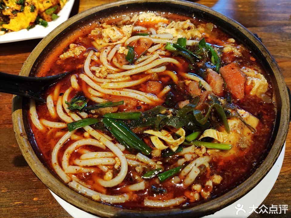 臭豆腐砂锅米线图片