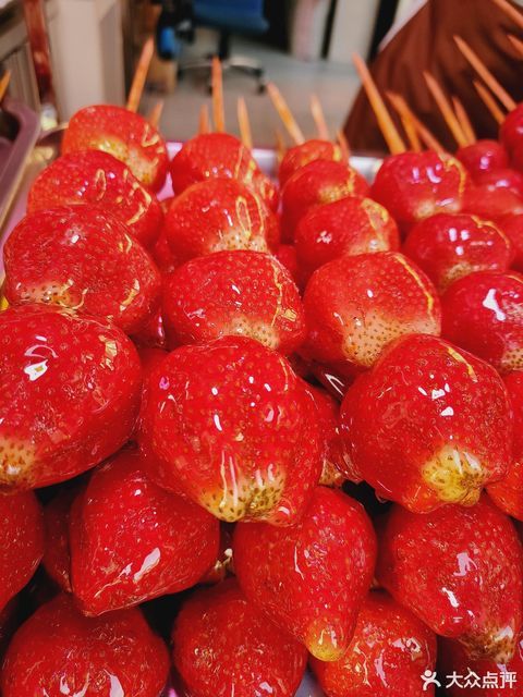 草莓冰糖葫芦图片