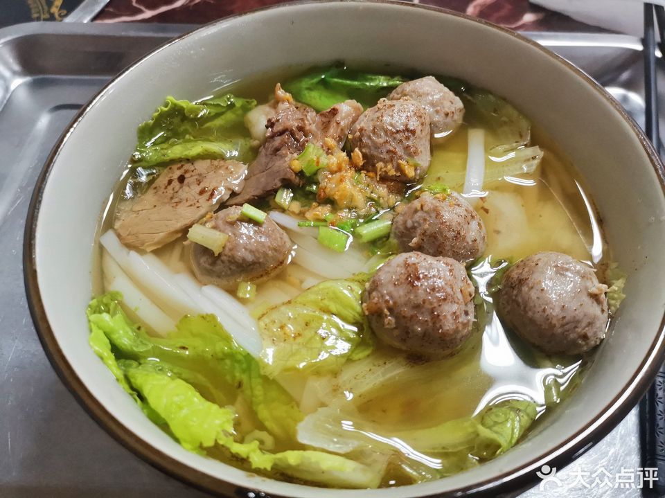 牛丸牛杂汤河粉图片