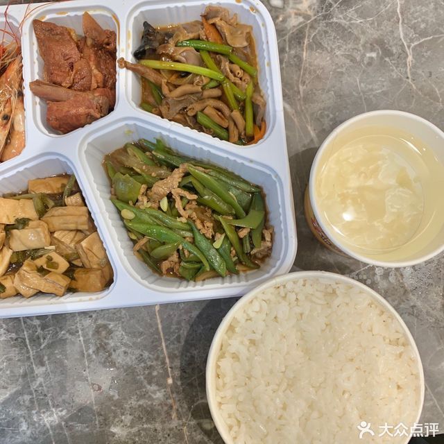 推荐菜:浙麦香中式快餐店(东山店)位于温州市瑞安市东山经济开发区上