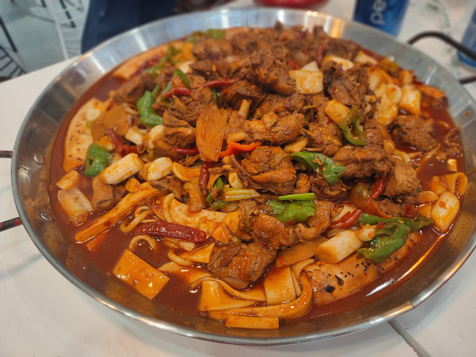 大盘鸡炒米粉图片