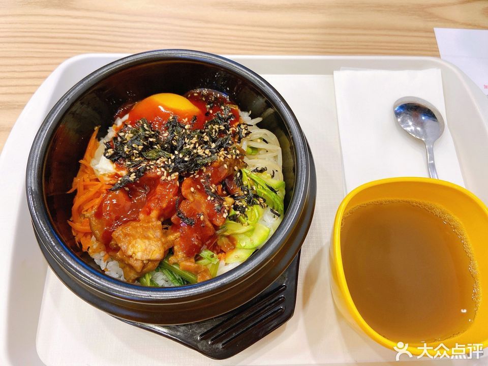 红烧牛肉石锅拌饭图片