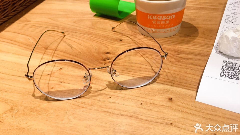 肖氏眼镜(晨阳商务楼东南)