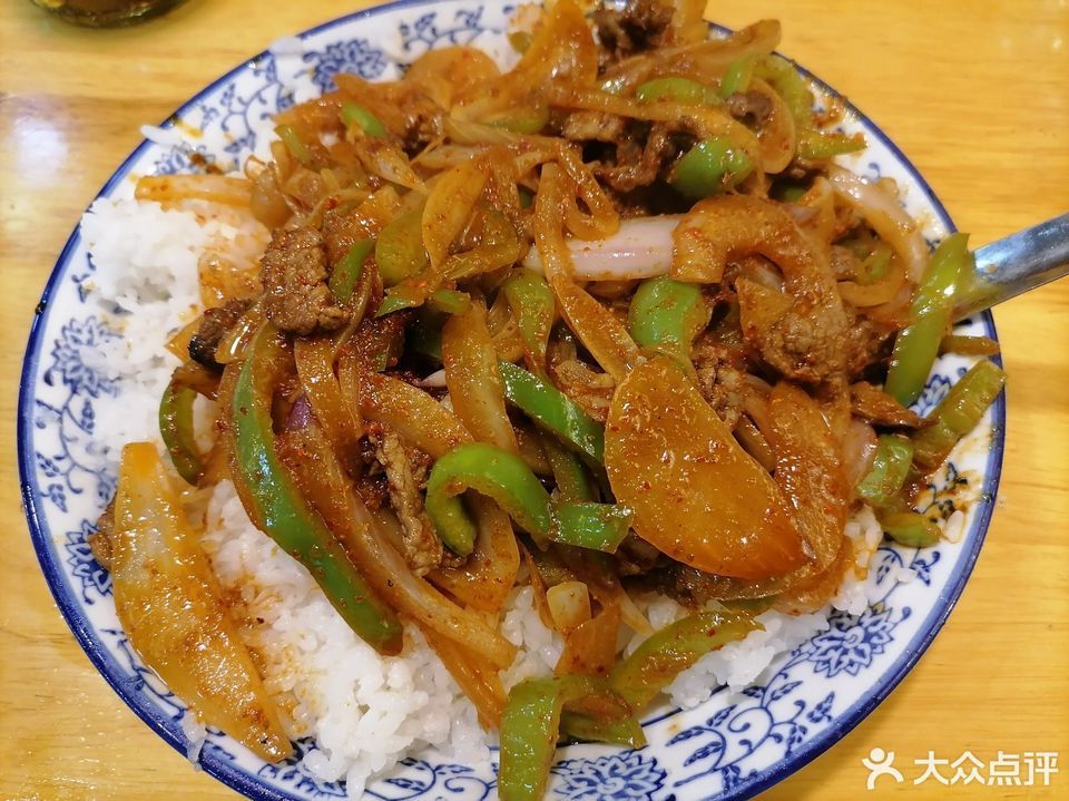 孜然羊肉盖浇饭图片