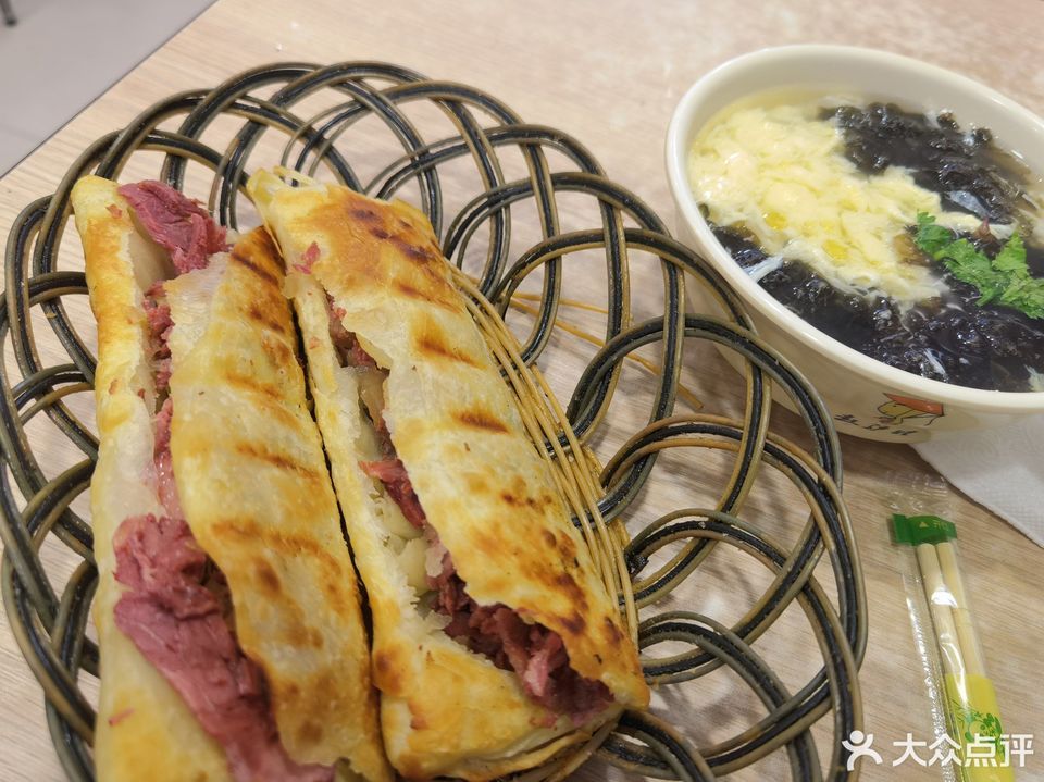 驴肉火烧精品火烧鸡蛋汤分类:餐饮;快餐;中式快餐;餐馆;驴肉火烧;小吃