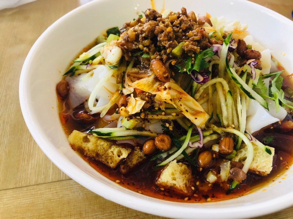 特色鸡丝凉皮图片