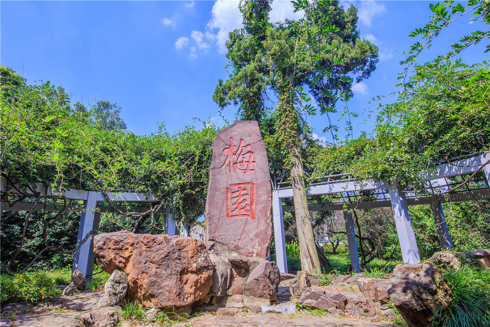 梅園橫山風景區水滸城中國珠寶龍頭渚景區清沐精品酒店(宜興環保城店)