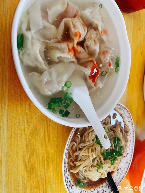 酸辣粉火腿炒河粉鴨胗炒麵分類:餐飲;快餐;中式快餐;沙縣小吃;餐館