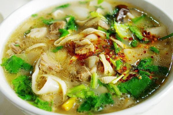 推荐菜:芳芳烩面羊肉馆位于徐州市泉山区外余窑路与煤建路交汇处附近