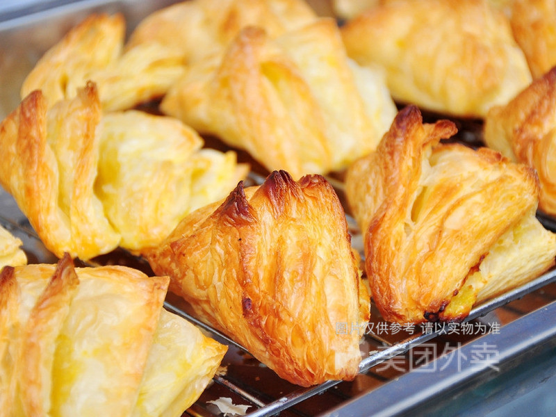 蝴蝶酥泡芙推荐菜:百香林西点(大同路店)位于重庆市渝中区解放碑街道