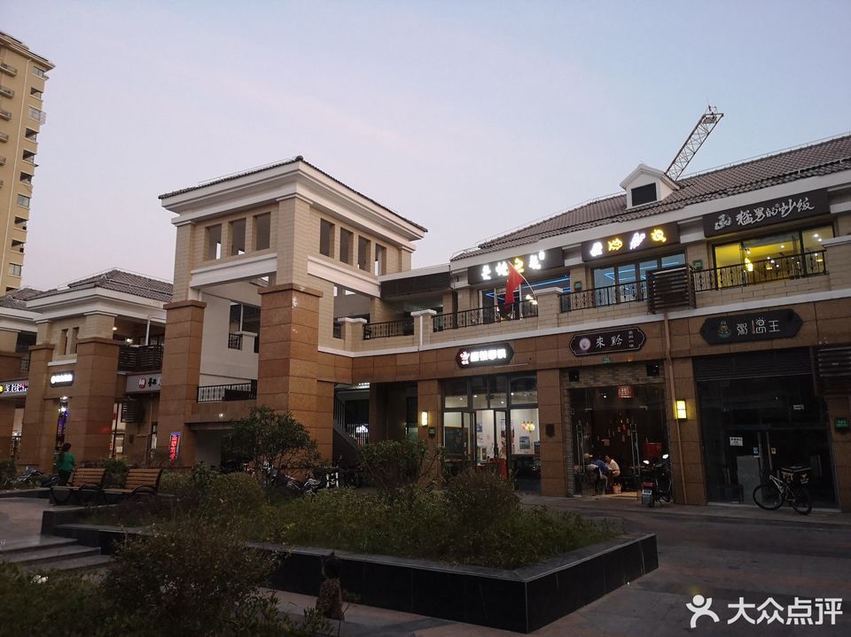 在哪,在哪里,在哪儿):上海市浦东新区浦东南路1138号上海湾广场b1 