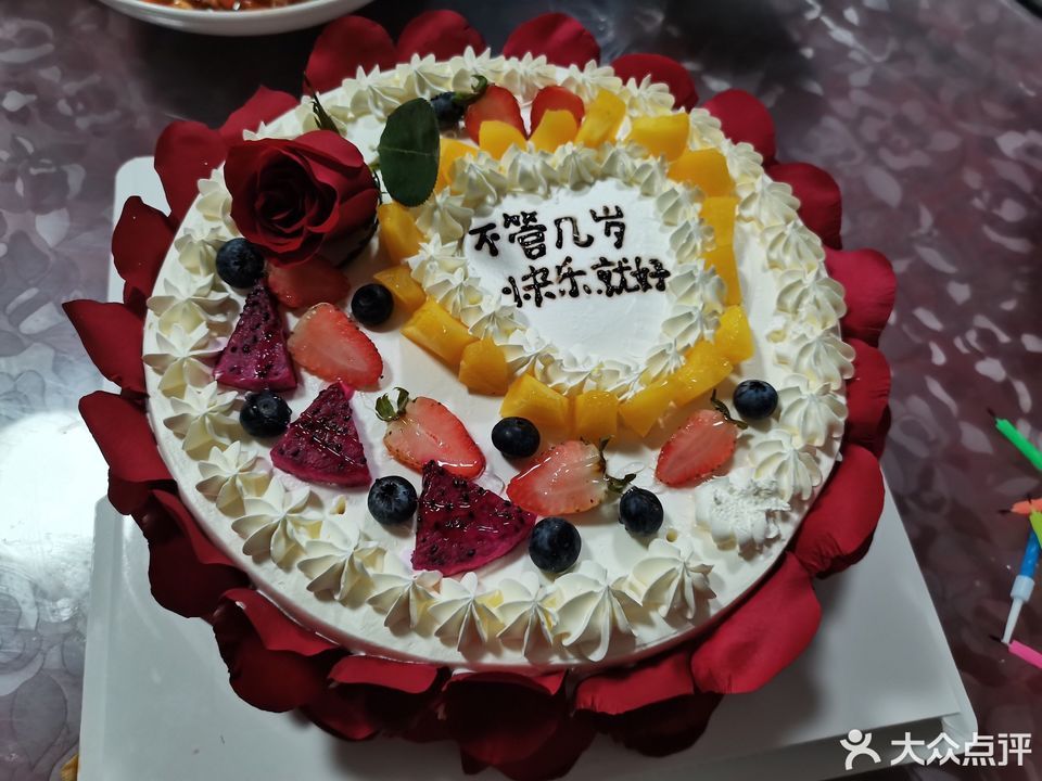 商丘市 餐饮服务 甜品店 > 名代蛋糕世界(人民路店)