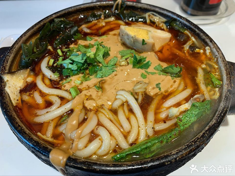 砂锅土豆粉菌类锅图片