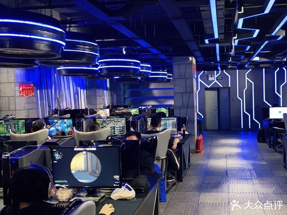 外星人电竞网咖学府店