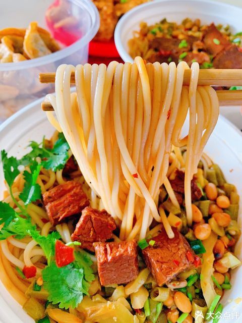 红烧牛腩粉图片