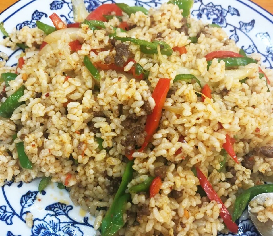兰州炒饭牛肉炒拉面推荐菜:兰州牛肉拉面(海椒市东街店)位于成都市