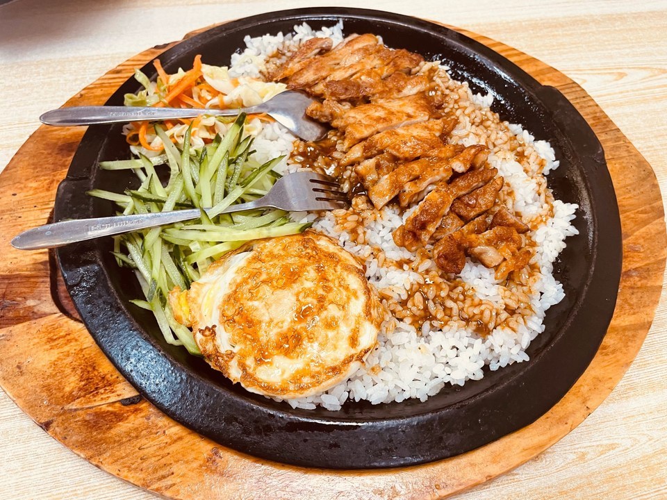 悦轩铁板扒饭老河大西门店