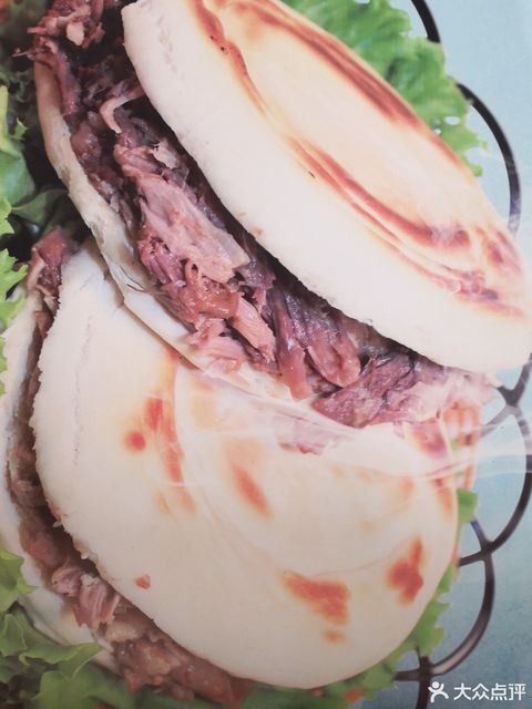 陕西小吃秦镇米皮肉夹馍