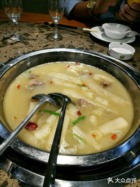 济南市 餐饮服务 餐馆 正餐 中餐正餐 > 苗颖竹荪鹅推荐菜