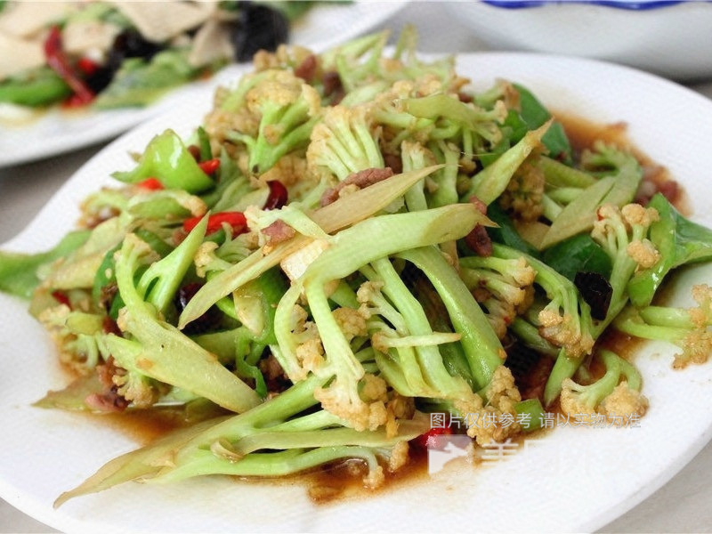 花菜炒肉飯圖片