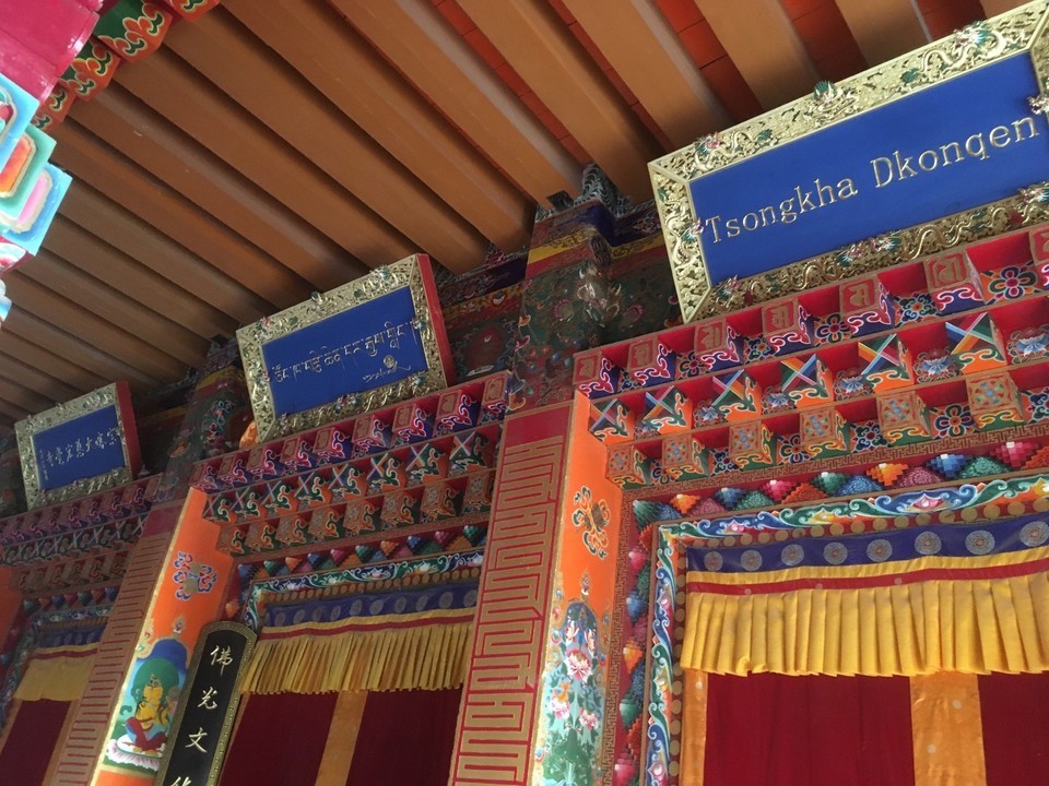 宏觉寺位于西宁市城中区宏觉寺街22号