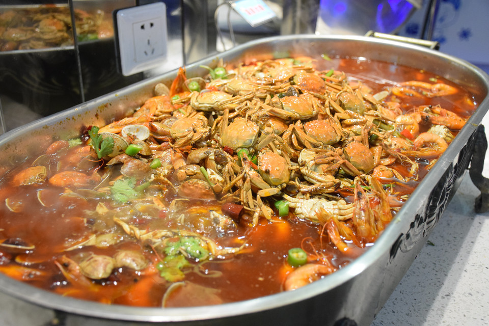 火锅烤肉推荐菜:大鲨鱼自助餐厅(金鼎店)位于沧州市金鼎领域西门北行