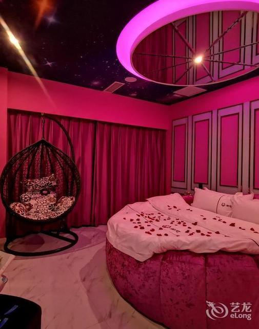 芒市泊恋主题酒店