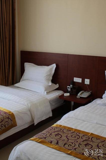 在哪里,在哪儿): 通辽市科尔沁左翼后旗甘旗卡镇北6公里(国道304旁)