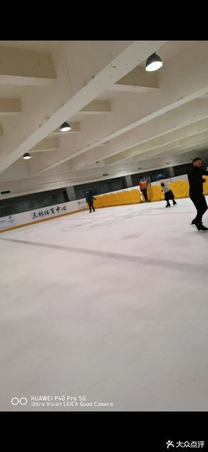 三林体育中心羽毛球馆