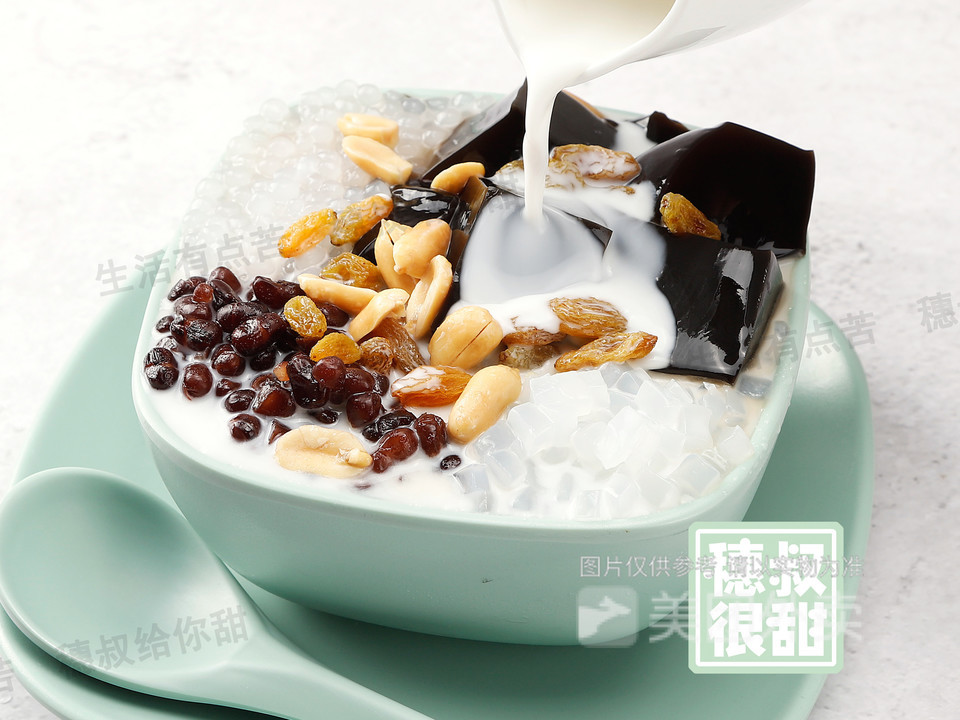 红豆椰奶烧仙草图片