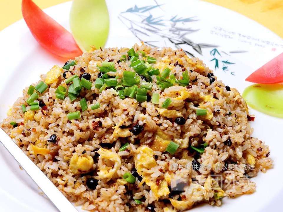 梅干菜香肠蛋炒饭图片