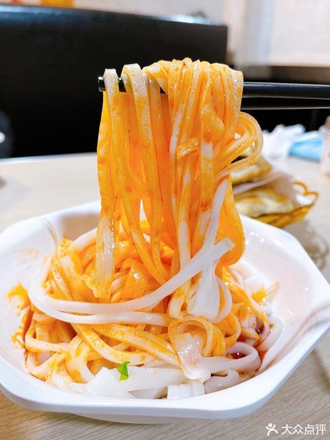 推荐菜:薛家米皮店位于西安市新城区韩森寨街道咸宁中路156号