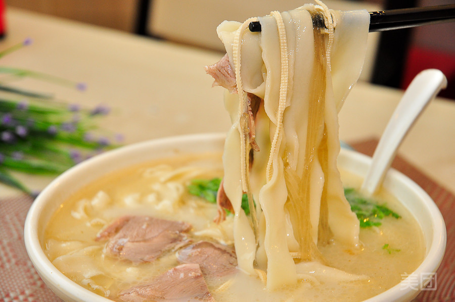 牛腱子烩面图片