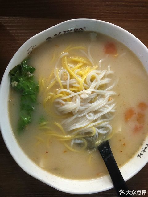 五谷鲜香玉米鱼粉图片