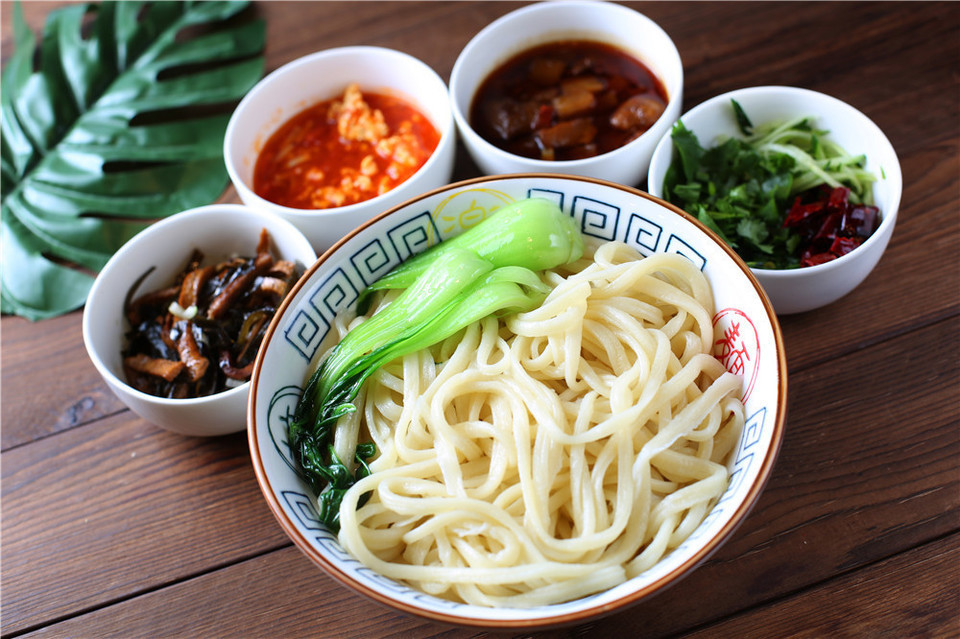 年轮酱肉拉面小酒馆