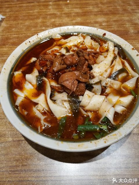 麻辣鸡肉烩面推荐菜:项记烩面(总店)位于漯河市临颍县迎宾大道与人民