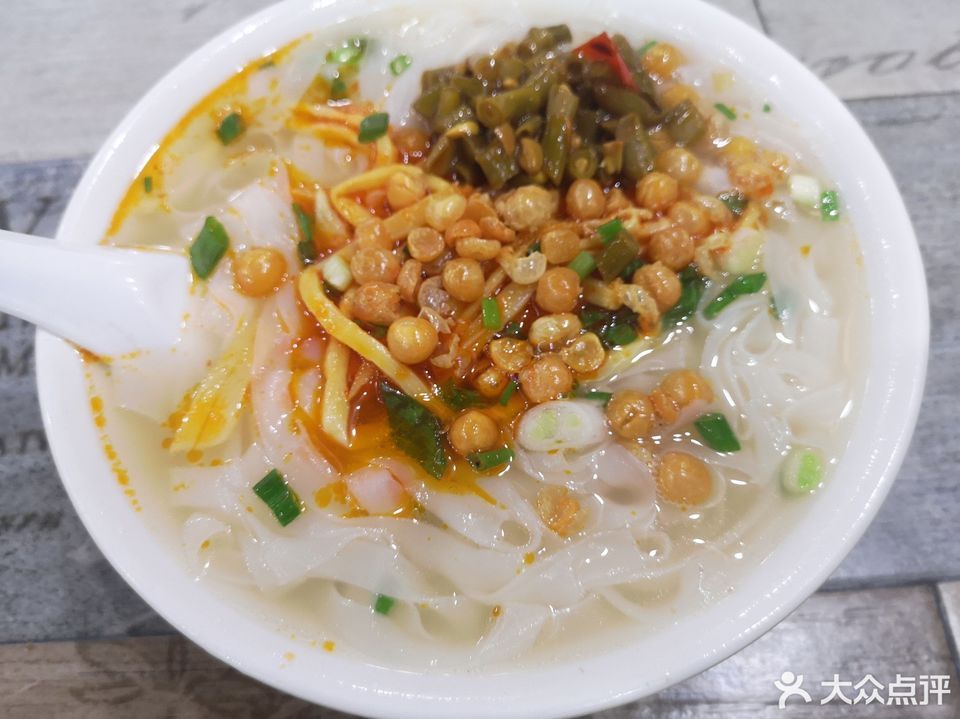 鸡蛋炒河粉推荐菜:沙县小吃(东门路店)位于阳江市江城区东门路银晶